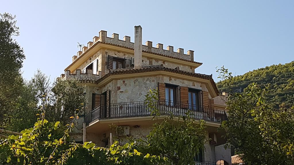 Castello Bellos Tower Keri Exterior photo